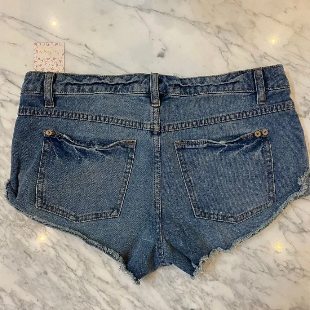 Free People Irreplaceable Cut Off Short in Felton - Picture 2 of 6